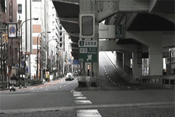 自車位置がズレやすい並走する道路例
