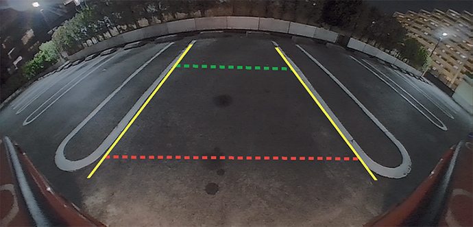 高精細なHD画質で後方映像を鮮明に映し出し、より安全に車両後方の確認が可能