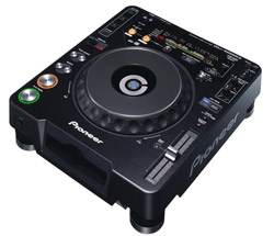 DJ、クラブ業界のデファクトスタンダード「CDJシリーズ」MP3対応の2機種「CDJ-1000MK3」「CDJ-800MK2」を新発売 | 報道資料  | ニュース・イベント | 企業情報 | Pioneer